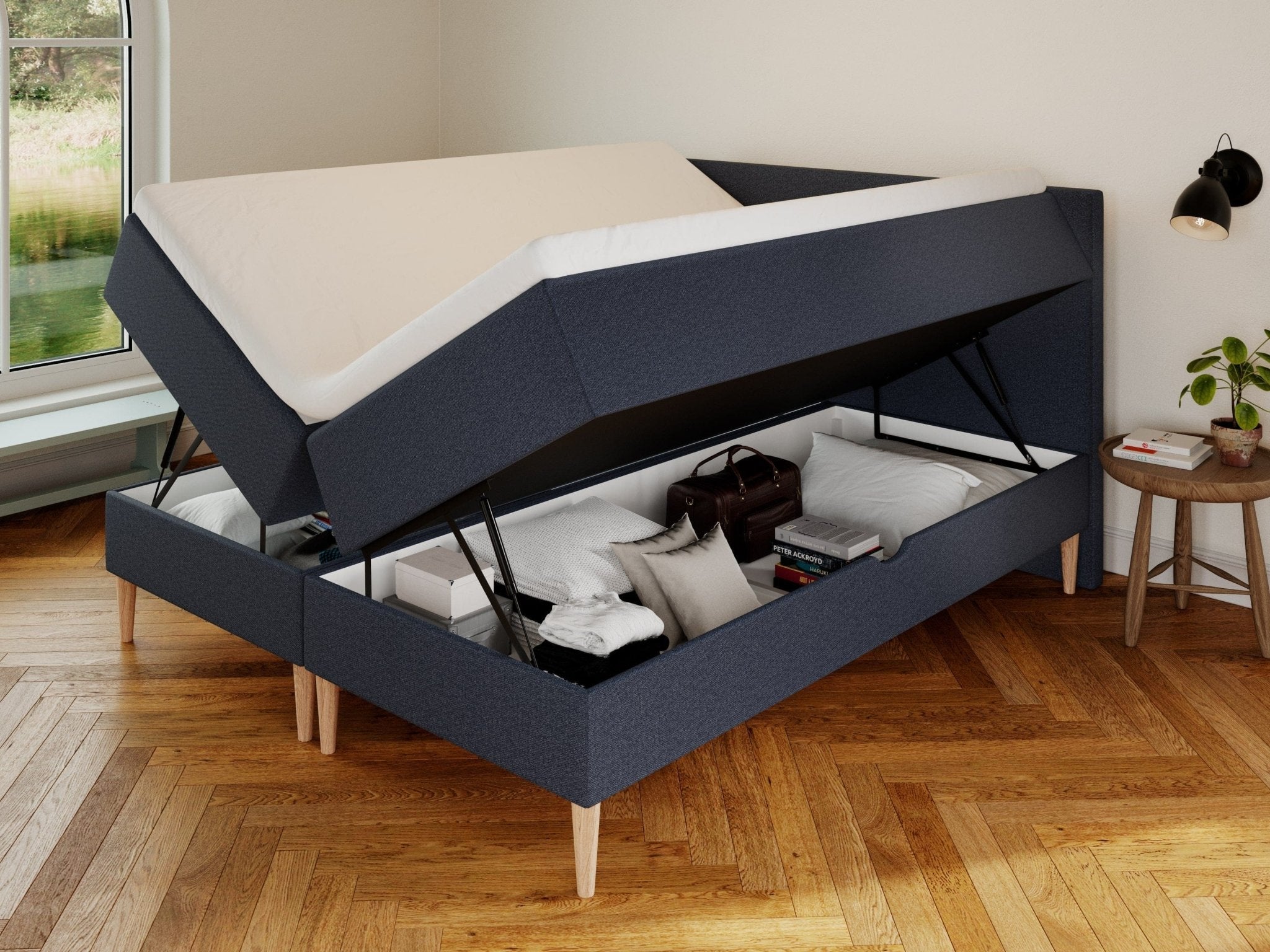 Astrid Älv | 220x220 | Dyb blå