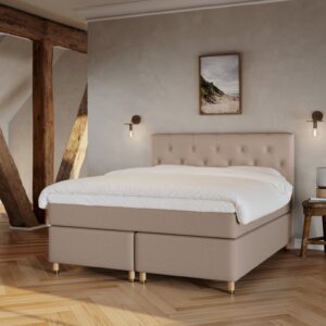 Nora Fjord | 160x210 | Brun