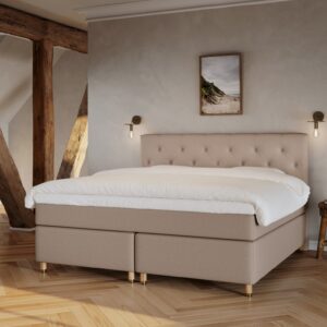 Nora Fjord | 200x200 | Brun