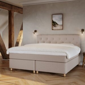 Nora Fjord | 220x220 | Macchiato