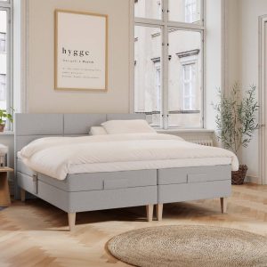 Ragna | 210x210 | Lys grå